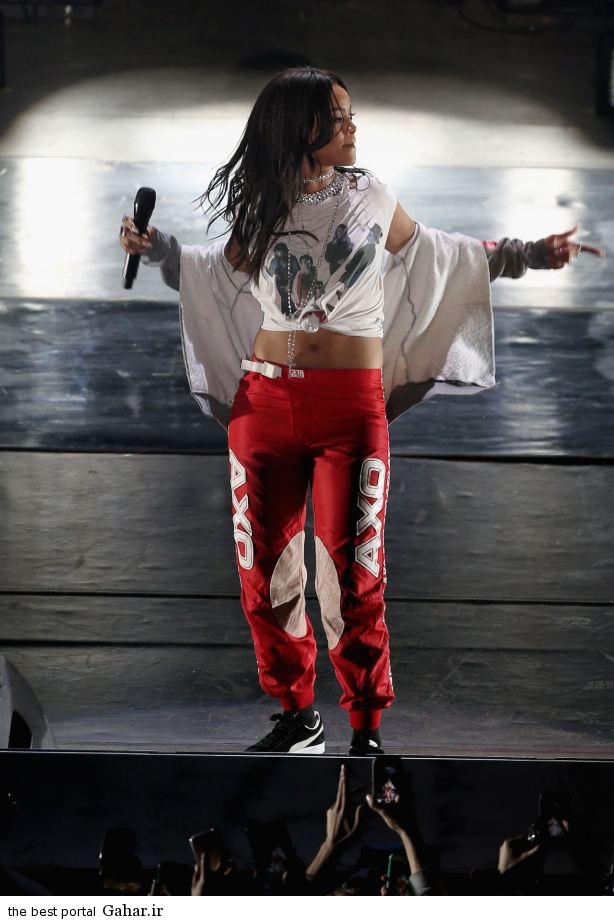 rihanna-performs-at-ncaa-s-march-madness-music-festival-in-indianapolis_6