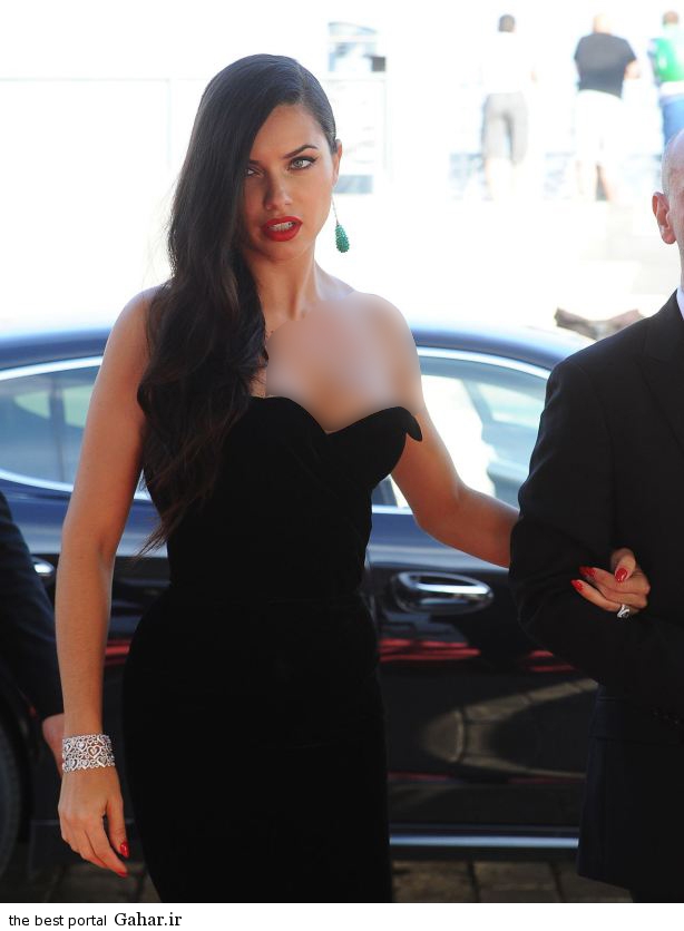 adriana-lima-boards-a-yacht-in-cannes-may-2015_6.jpg