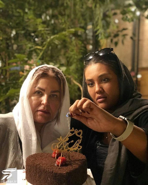عکسهای اکرم محمدی و دخترش در تولد 61 سالگی