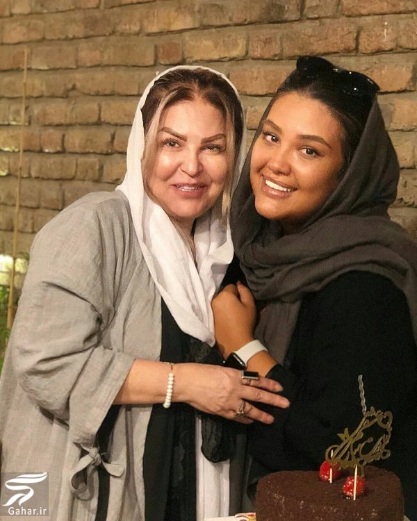 عکسهای اکرم محمدی و دخترش در تولد 61 سالگی