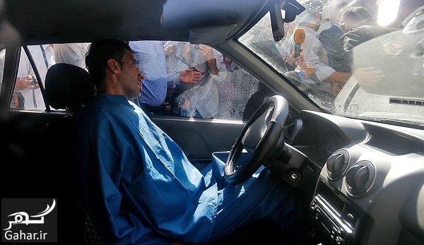 شکستن شیشه ماشین مجرمان توسط پدر بنیتا در بازسازی صحنه