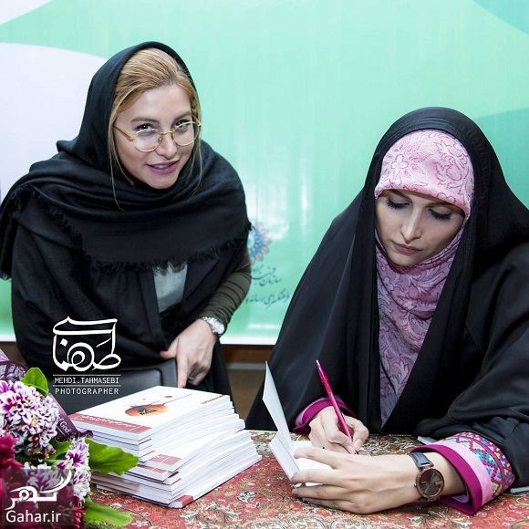 عکس فریبا نادری در مراسم جشن امضا کتاب دوستش مژده لواسانی