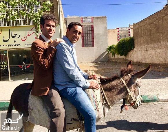 الاغ سواری بازیگر مرد در پشت صحنه فیلم / عکس
