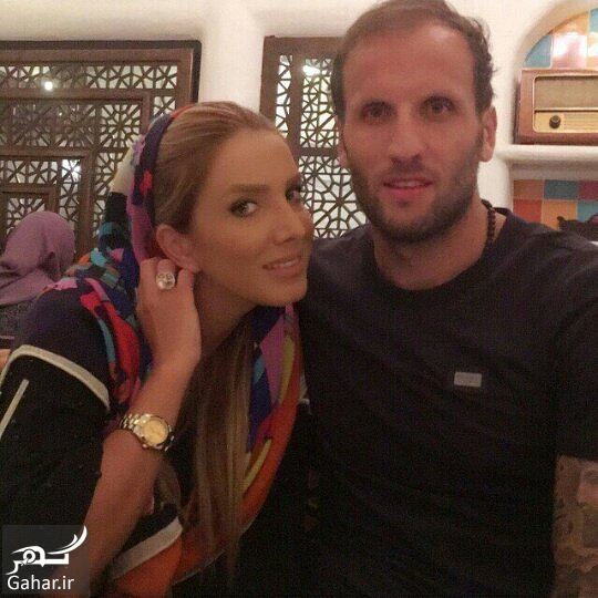 عکس محسن بنگر و همسرش با تیپ متفاوت در رستوران!