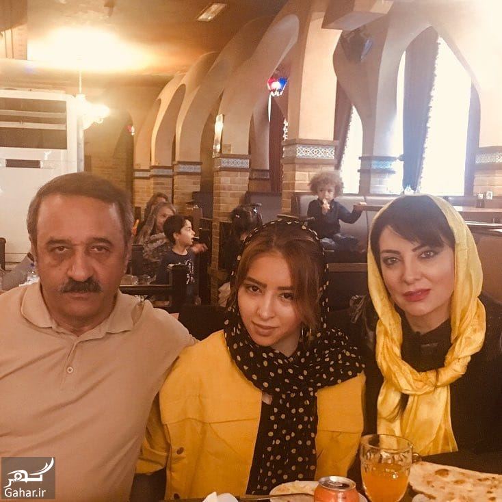 عکس علی اوسیوند به همراه همسر و دخترش در تولدش