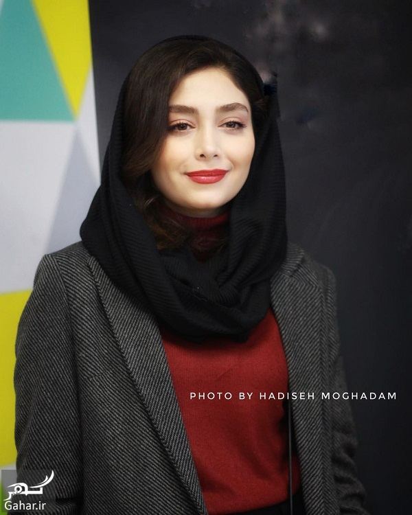 ژست های دیبا زاهدی در اکران نهنگ آبی / 7 عکس