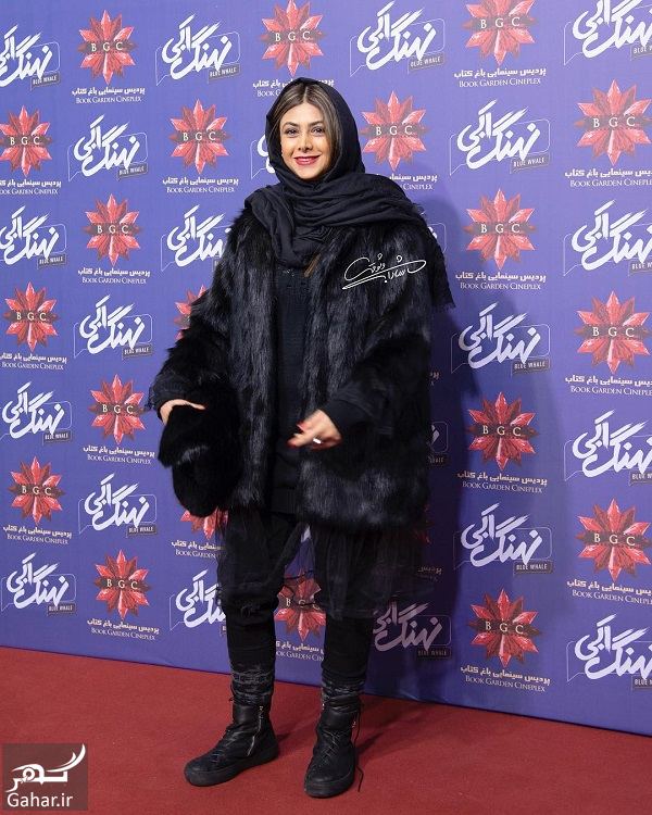 استایل عجیب آزاده صمدی در اکران خصوصی نهنگ آبی / 6 عکس