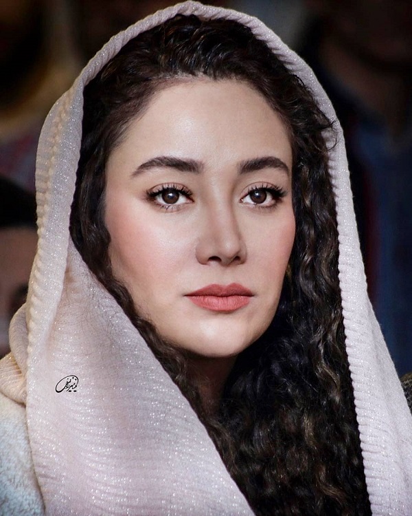 عکسهای بهاره افشاری در مراسم رونمایی از کتاب صوتی اش