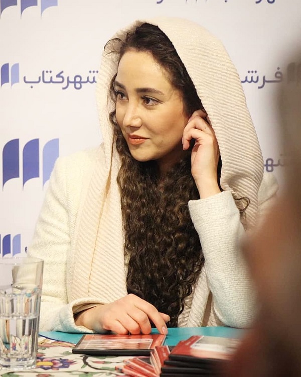 عکسهای بهاره افشاری در مراسم رونمایی از کتاب صوتی اش