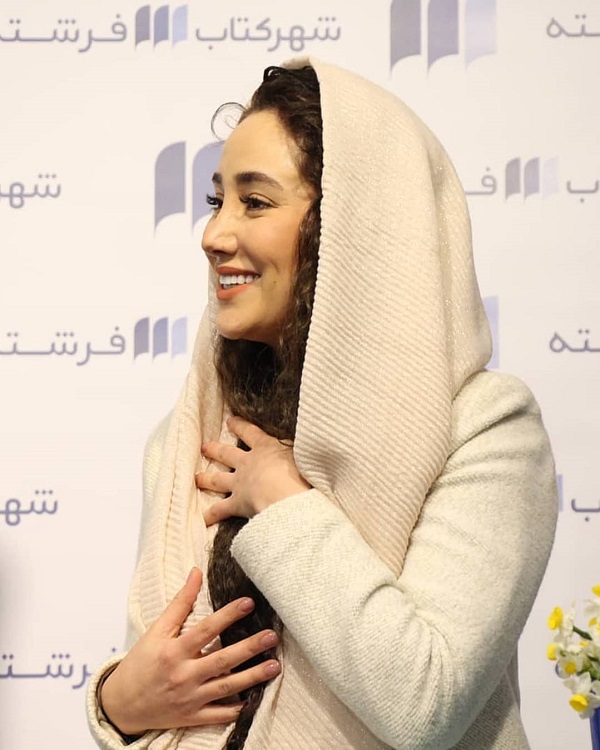 عکسهای بهاره افشاری در مراسم رونمایی از کتاب صوتی اش