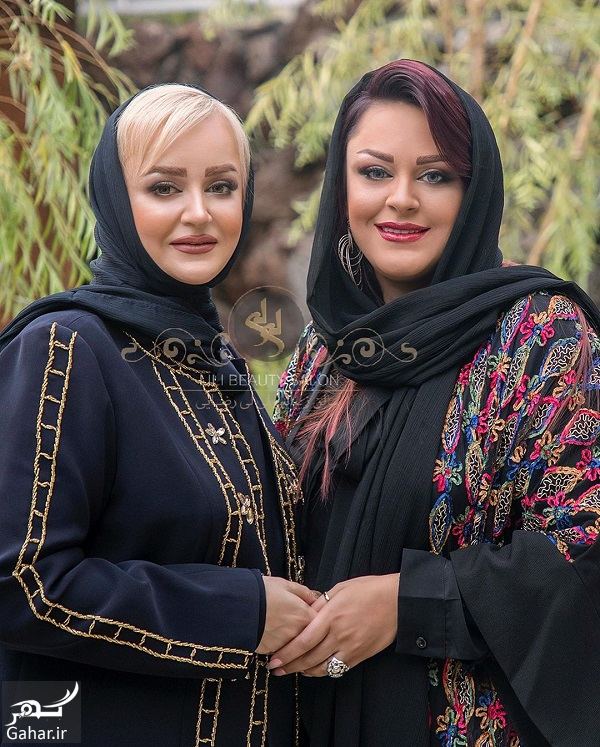 عکسی از نعیمه نظام دوست و خواهرش