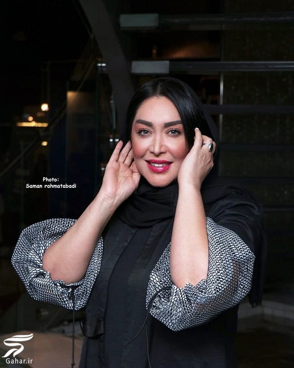 تیپ و ژست های متفاوت سارا منجزی در اکران کلوب همسران / 6 عکس