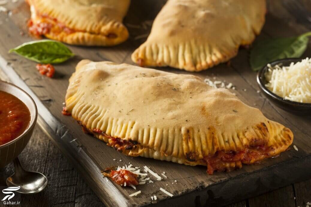 طرز تهیه پیتزا کالزونه با مرغ و سس مخصوص