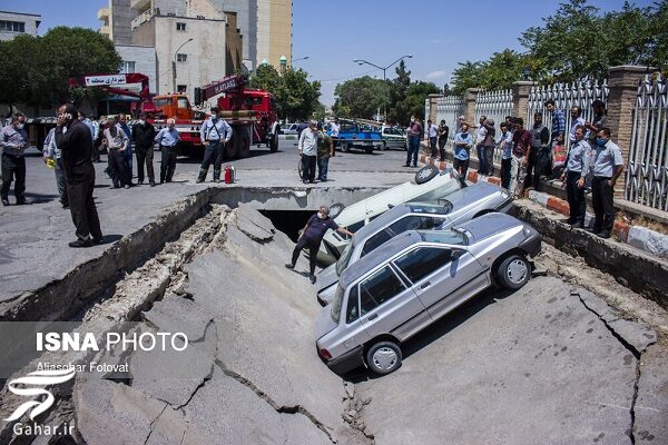 نشست زمین در تبریز خودروها را فرو برد / تصاویر