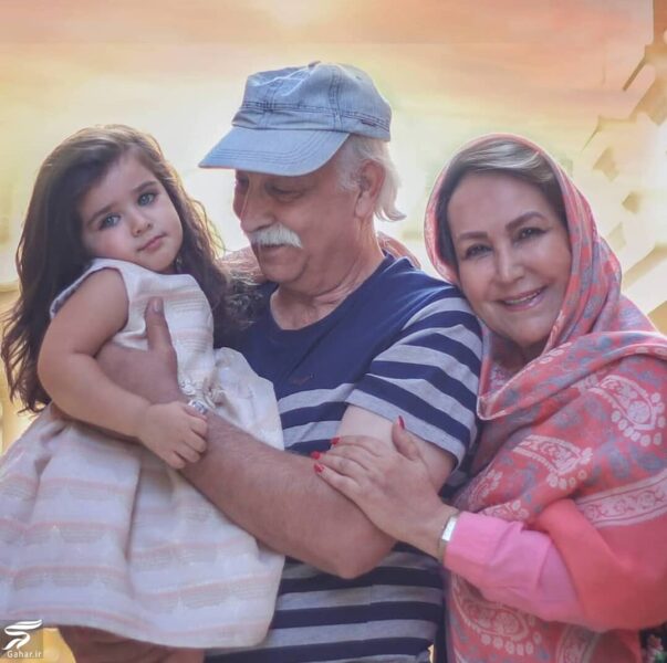 عکسهای محمود پاک نیت در کنار همسر و نوه زیبایش