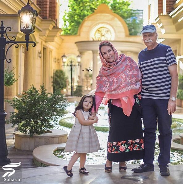 عکسهای محمود پاک نیت در کنار همسر و نوه زیبایش