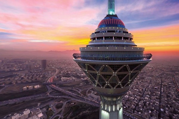با رزرو سوئیت در تهران با خیالی آسوده از برج میلاد بازدید کنید