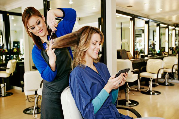 هزینه کراتین و بوتاکس مو در آرایشگاه چقدر است؟
