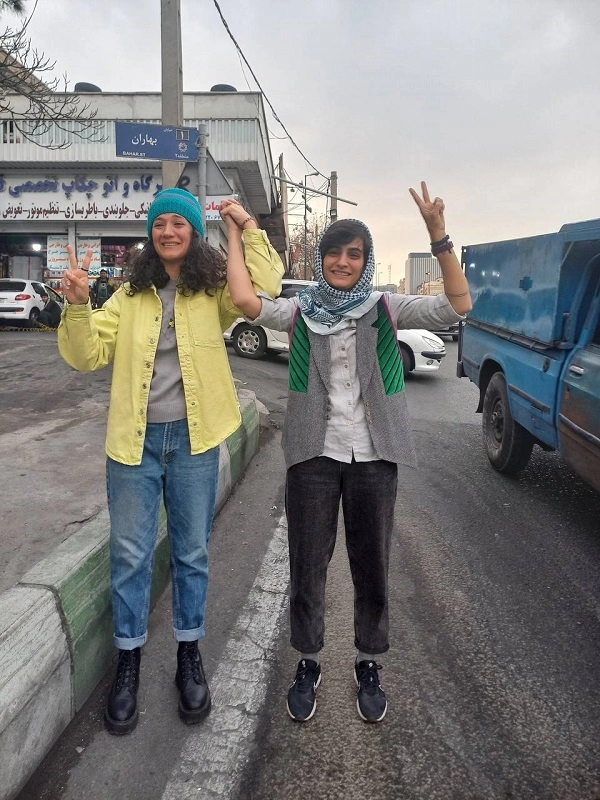 اولین عکس الهه محمدی و نیلوفر حامدی پس از آزادی از زندان 17 ماهه
