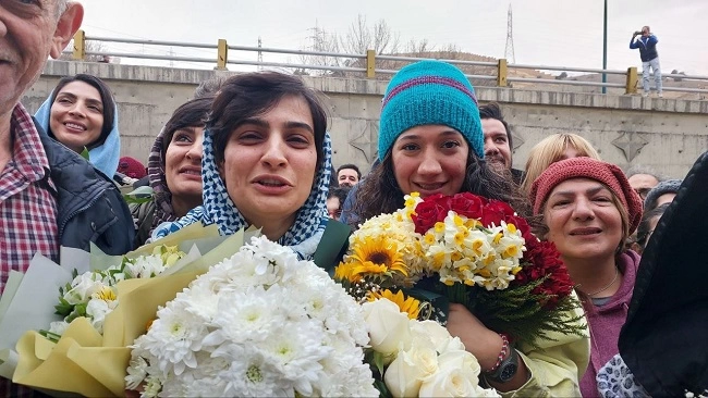 اولین عکس الهه محمدی و نیلوفر حامدی پس از آزادی از زندان 17 ماهه