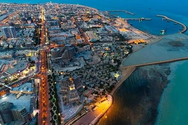 صف 8 کیلومتری خودروها در بندر پل؛ چرا نباید زمینی به قشم سفر کنیم؟