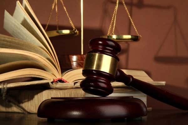پیام تبریک روز وکیل به همسر، عشقم، نامزدم + متن روز وکیل برای همسر