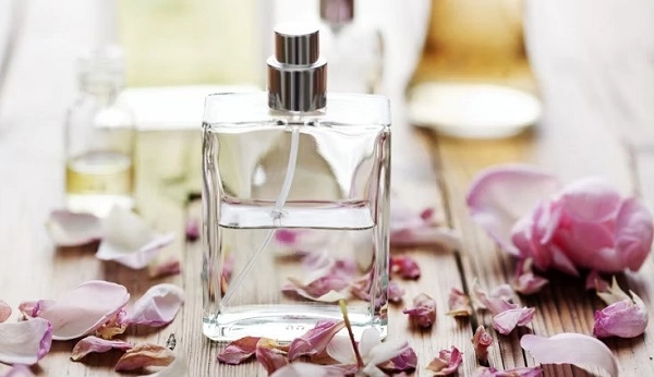 با خوش رایحه ترین عطرهای زنانه برای بانوان با سلیقه آشنا شوید