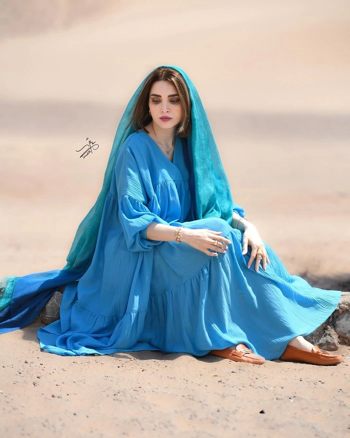 عکسهای جذاب بهنوش طباطبایی در کویر یزد و شتر سواری