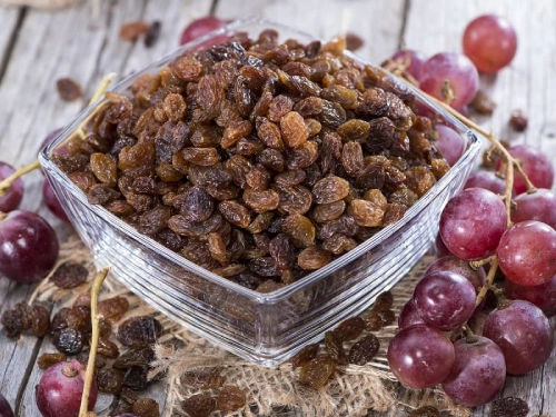 روش خشک کردن انگور در خانه برای تهیه کشمش (5 روش خانگی)