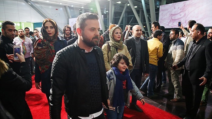 عکس های بازیگران در فرش قرمز فیلم خشم و هیاهو جشنواره فجر 94