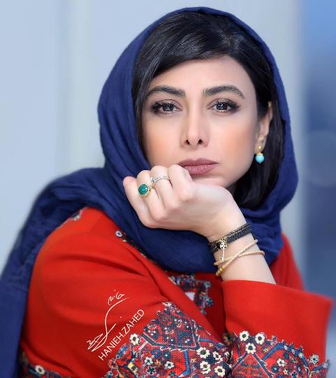 عکس های آزاده صمدی با تیپ متفاوت و جذاب