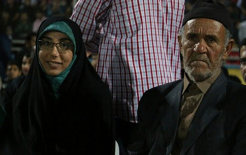 جشن پرشور کاندیدای زن در ورزشگاه ; عکس