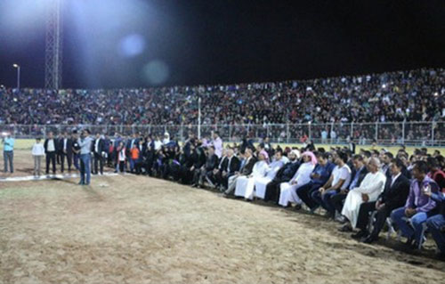 جشن پرشور کاندیدای زن در ورزشگاه ; عکس