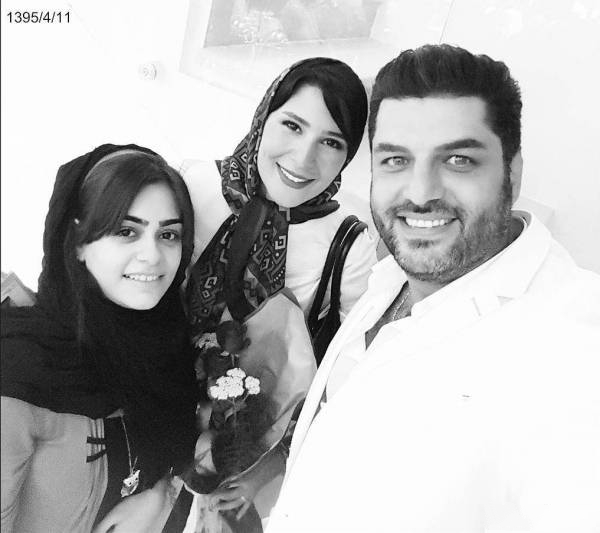 عکس: سام درخشانی و همسرش در بازارچه خیریه کودکان کار