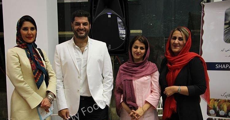 عکس: سام درخشانی و همسرش در بازارچه خیریه کودکان کار