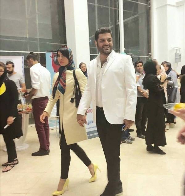 عکس: سام درخشانی و همسرش در بازارچه خیریه کودکان کار